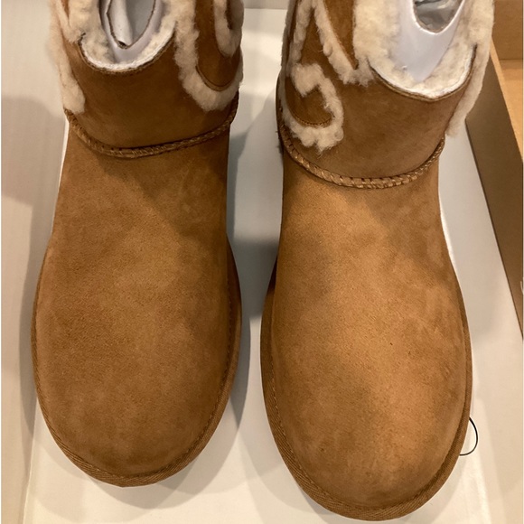 🆕UGG X TELFAR LIMITED EDITION CHESTNUT BROWN MINI TELFAR LOGO CLASSIC SHORT - Picture 9 of 14